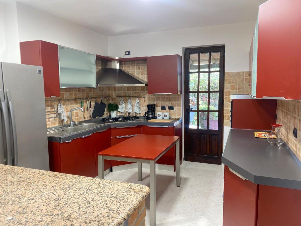 Lovely Home 5 Min Walk To The Beach, 3 Bedrooms Ample Outdoor Relax And Wifi カピターナ エクステリア 写真