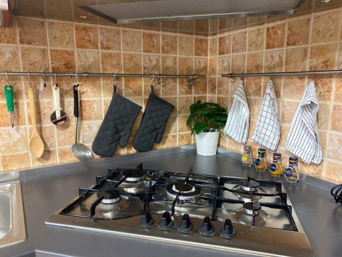 Lovely Home 5 Min Walk To The Beach, 3 Bedrooms Ample Outdoor Relax And Wifi カピターナ エクステリア 写真
